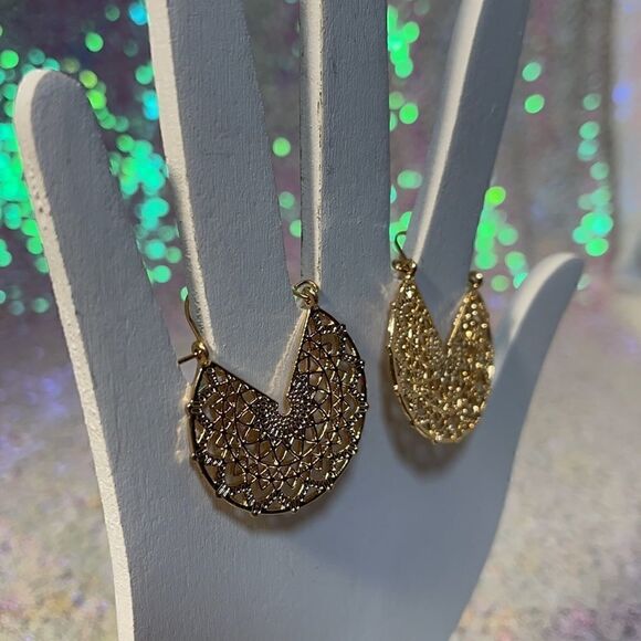 Large new dangle earrings  - Picture 3 of 3